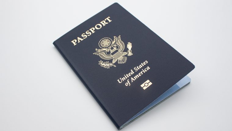 Pasaporte estadounidense, ilustrando la propuesta de tarifa H-1B de 103265 dolares